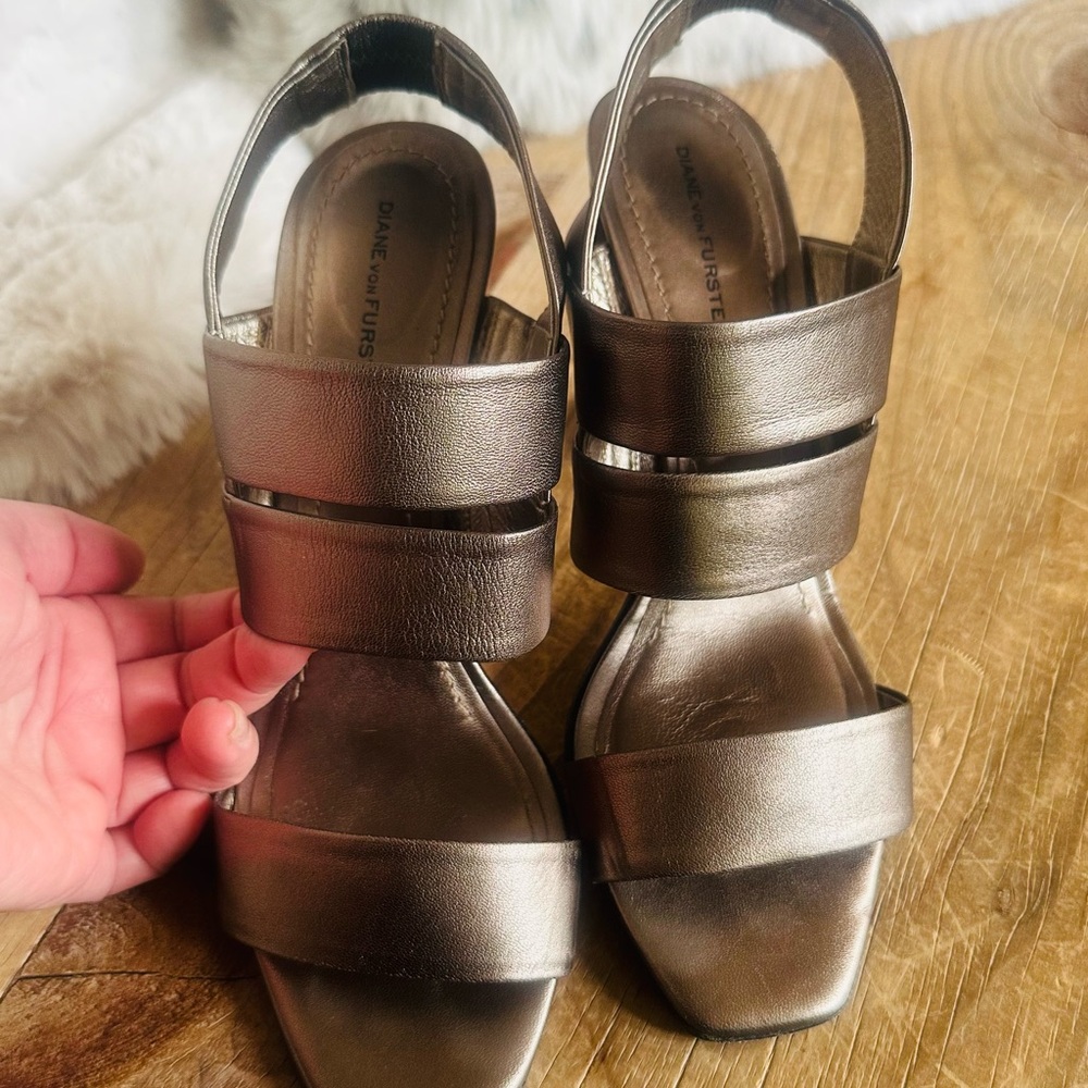 Diane Von Furstenberg Silver Sandals with Chunky Design Sz 9